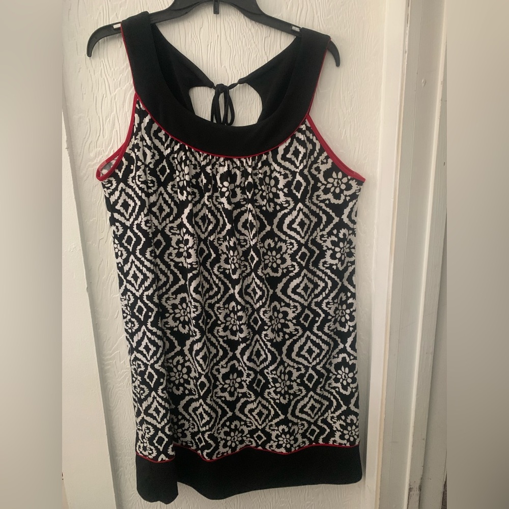 St. Tropez black and white sleveless dress.